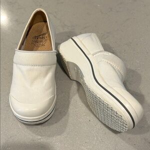 Dansko Vegan Women's white Canvas clog.  like new Euro size 36